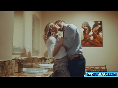 ❤️ Кад те прсата плавуша заведе у јавном тоалету ❤ Порно код нас ﹏
